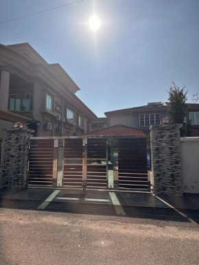 DOUBLE EE HOMESTAY 6 cars parking place